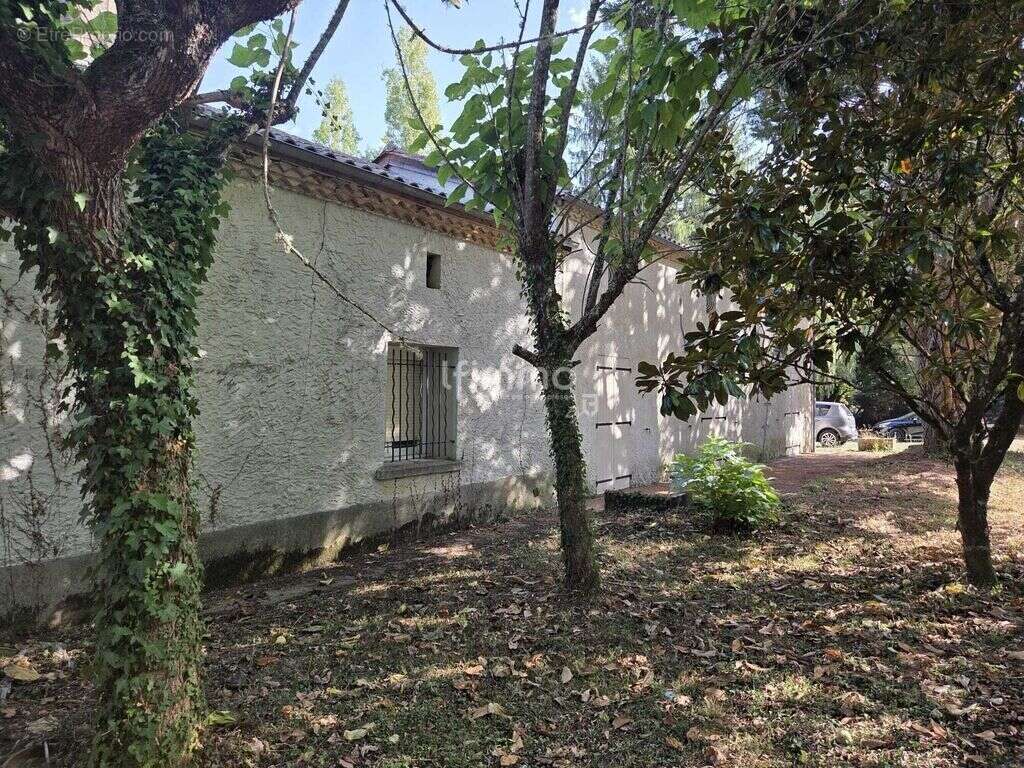  Grande maison familiale – 206 m² – Parcelle 17 457 m² - photo 2