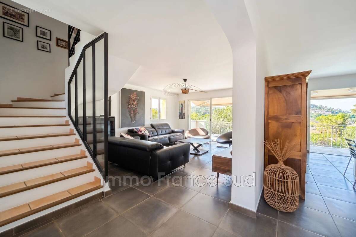 Maison 100 m² à Vidauban  - photo 4
