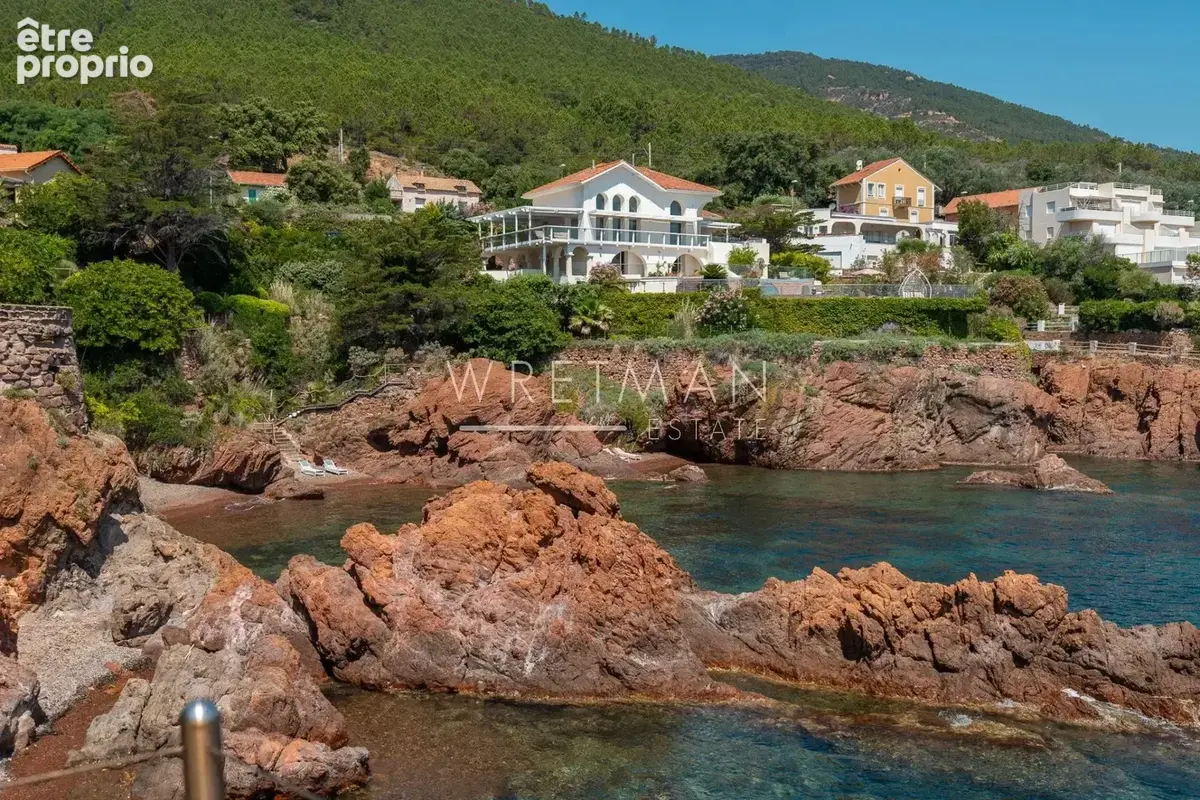 Vente par enchère privée : Domaine d'exception en bord de mer avec garage à bateau - photo 29