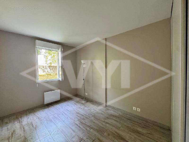 Appartement à COMBS-LA-VILLE