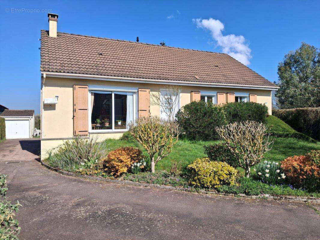 Maison à SURY-PRES-LERE