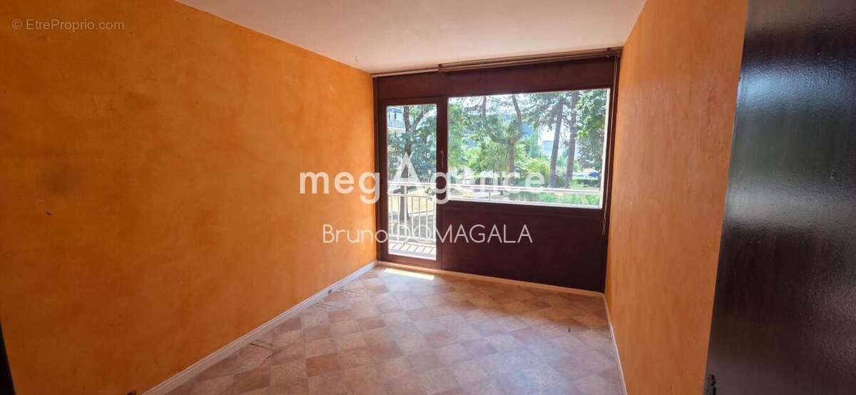Appartement T4 place de stationnement et cave - photo 8
