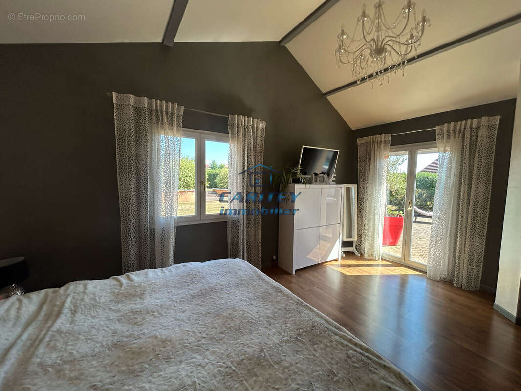 Magnifique maison de 180 m2 sur un terrain de 1753 m2 située sur la commune de ANDORNAY - photo 15