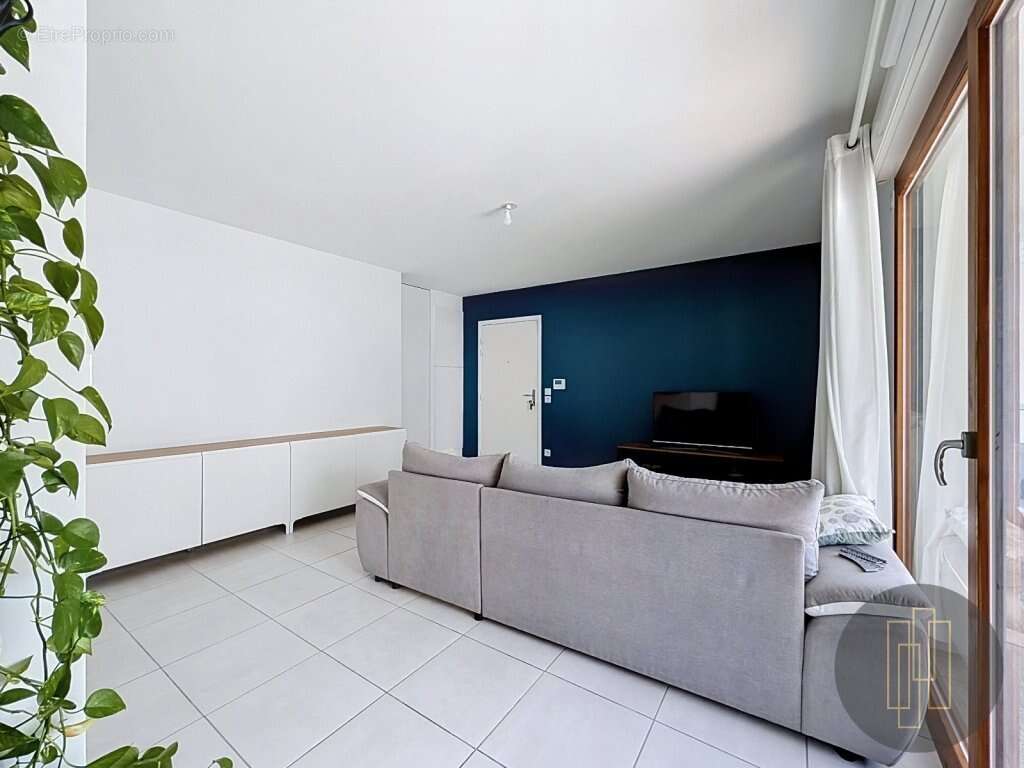 EXCLUSIVITE : VILLEURBANNE  T3 moderne (résidence de 2021) avec grand balcon, garage en sus - photo 3