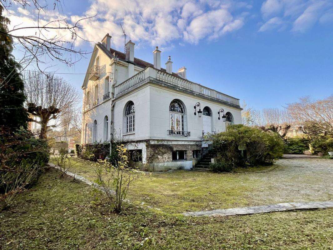 Maison à LA CELLE-SAINT-CLOUD