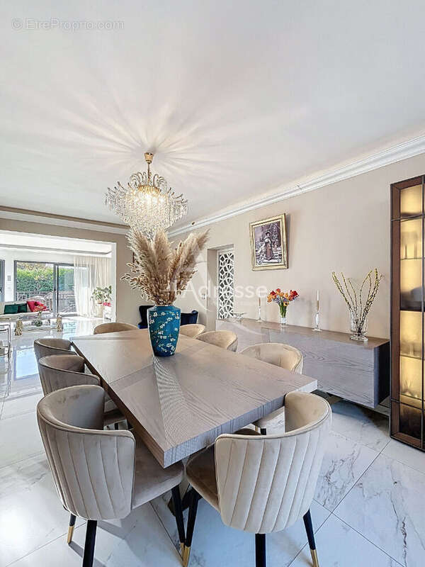 Chelles - propriété d'exception de 254m² - piscine chauffée - prestations luxueuses - photo 5