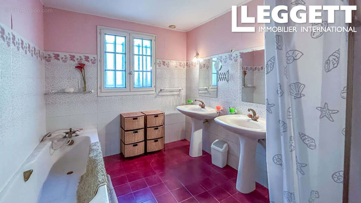 Maison à SAINT-LEON-SUR-L'ISLE