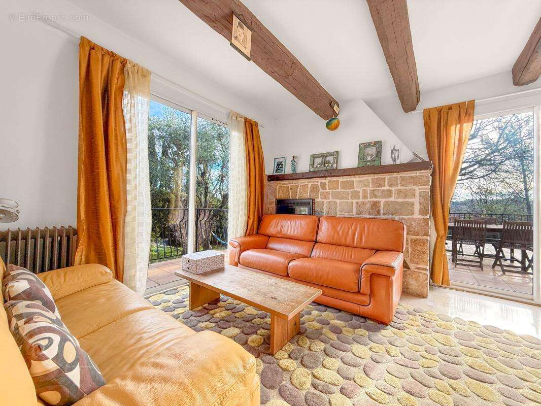 Maison à TOURRETTES-SUR-LOUP