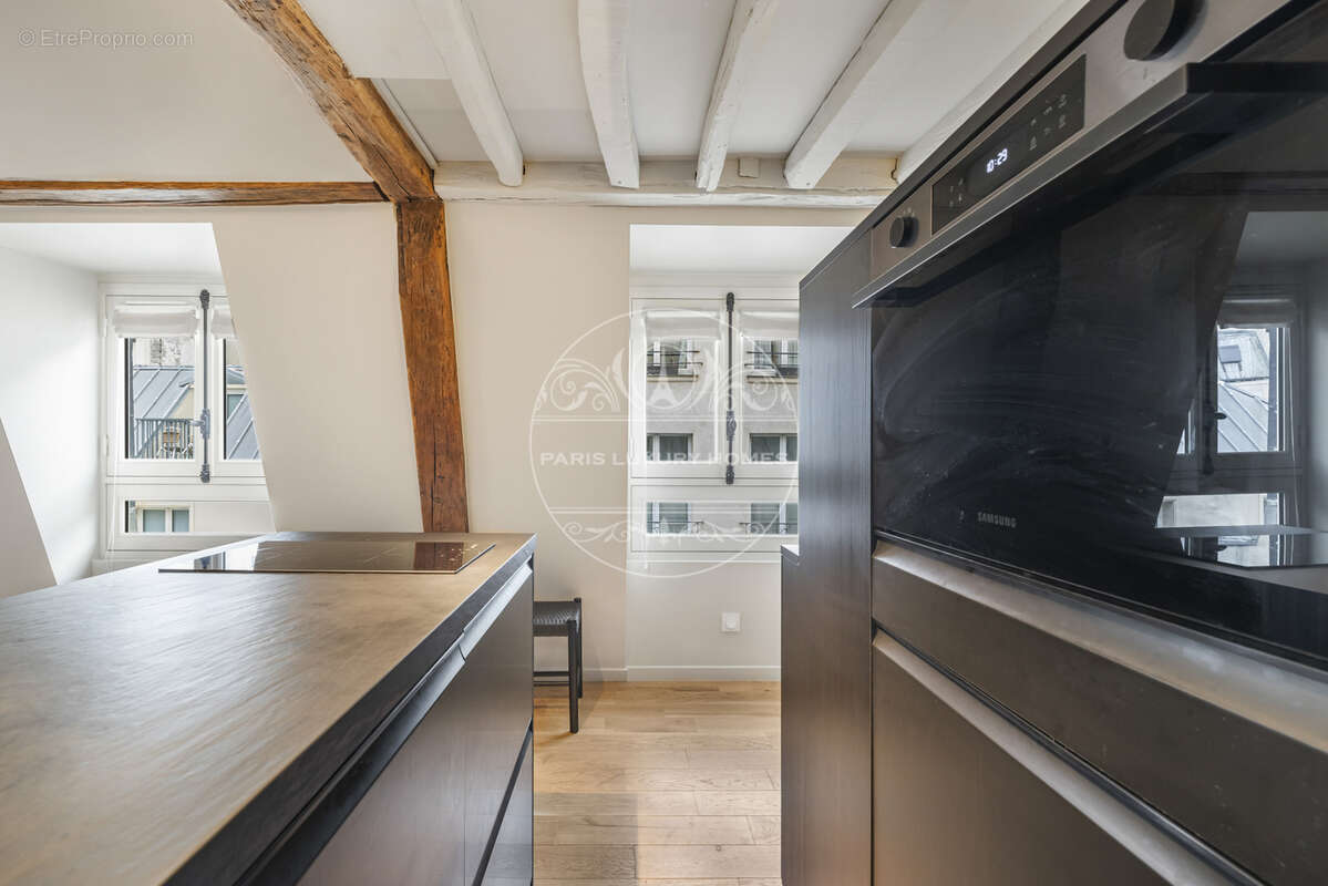 Appartement à PARIS-1E