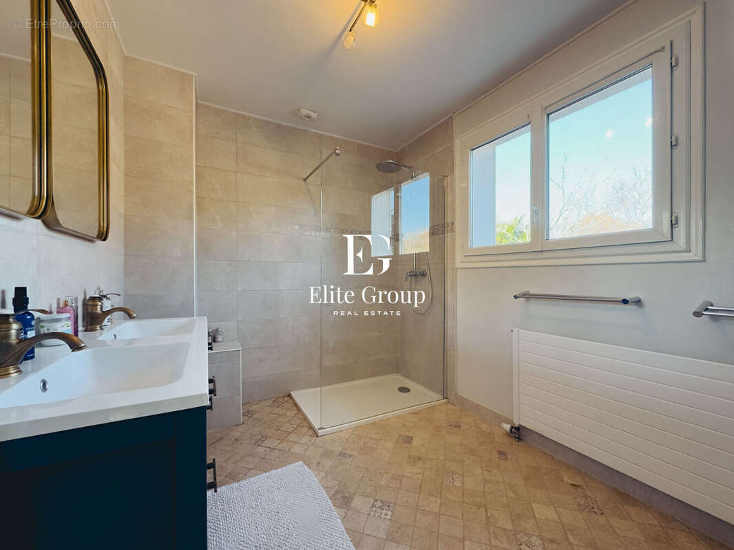 Maison à L&#039;ISLE-D&#039;ESPAGNAC