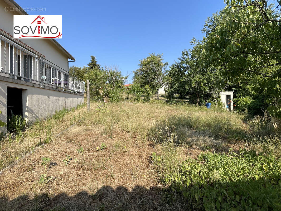 Rare en centre ville, maison familliale avec vue, dépendances et terrain clos de 817 m2. - photo 24