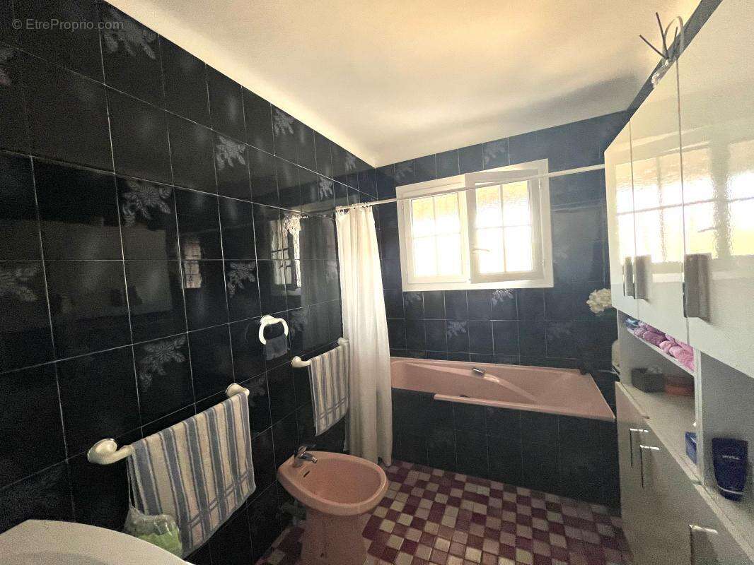 Villa T4 avec dépendance T2 sur un terrain piscinable de 634 m² - photo 10