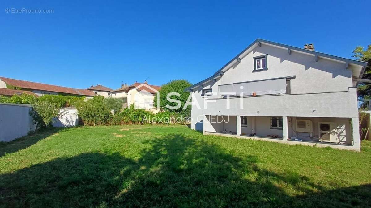 Maison 185 m² à Saint-Andre-De-Corcy  - photo 9