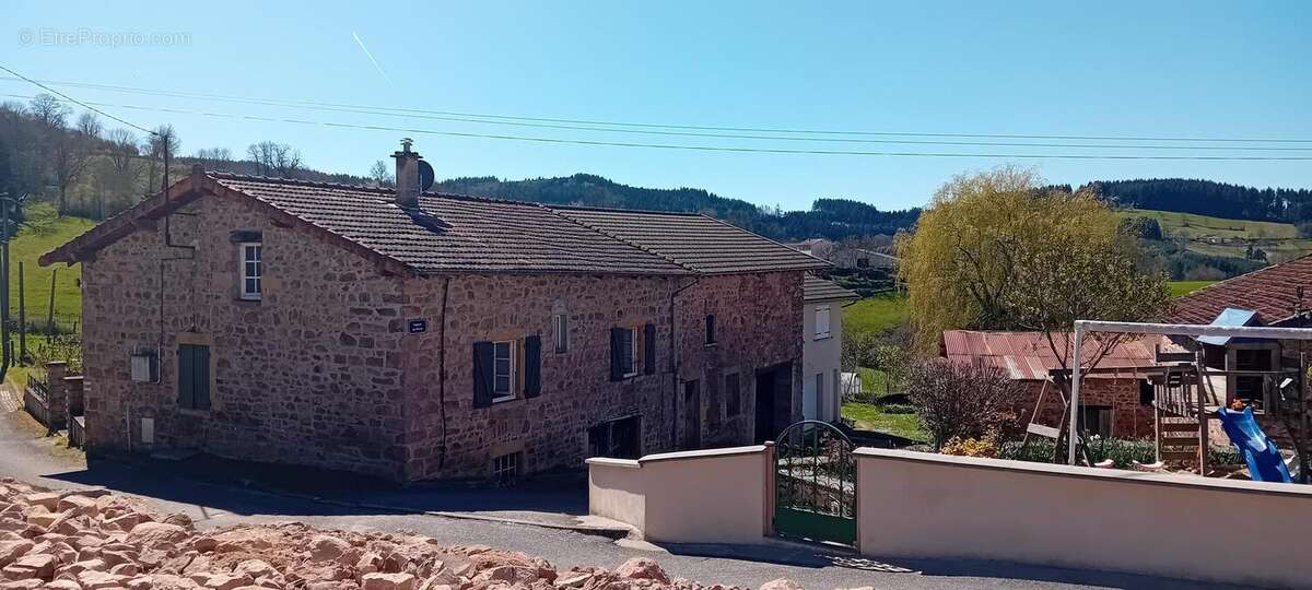 Photo 2 - Maison à COURS-LA-VILLE