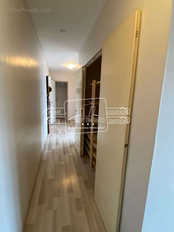 Spacieux t2 avec balcon - cave et parking - photo 8