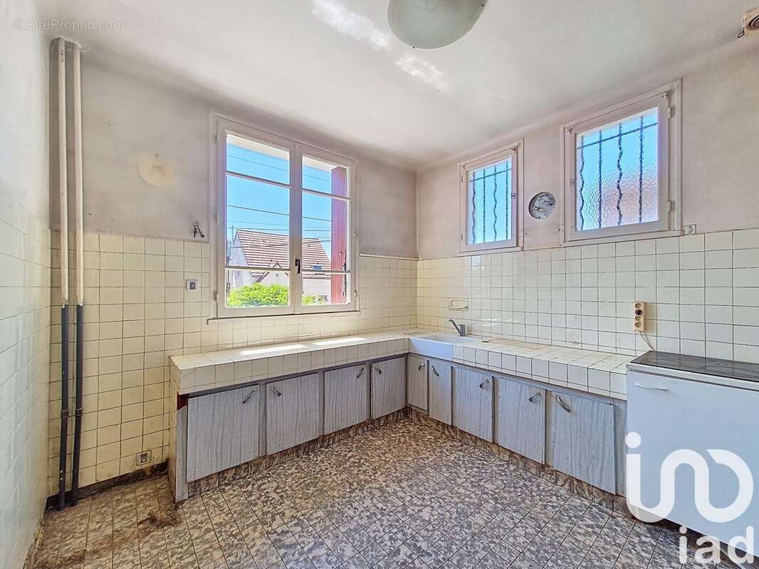 Photo 4 - Maison à LE MESNIL-SAINT-DENIS