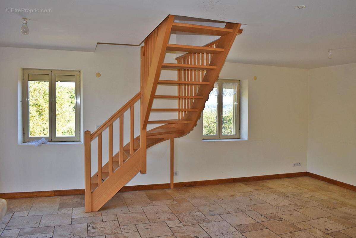 Maison à SAINT-GENIES