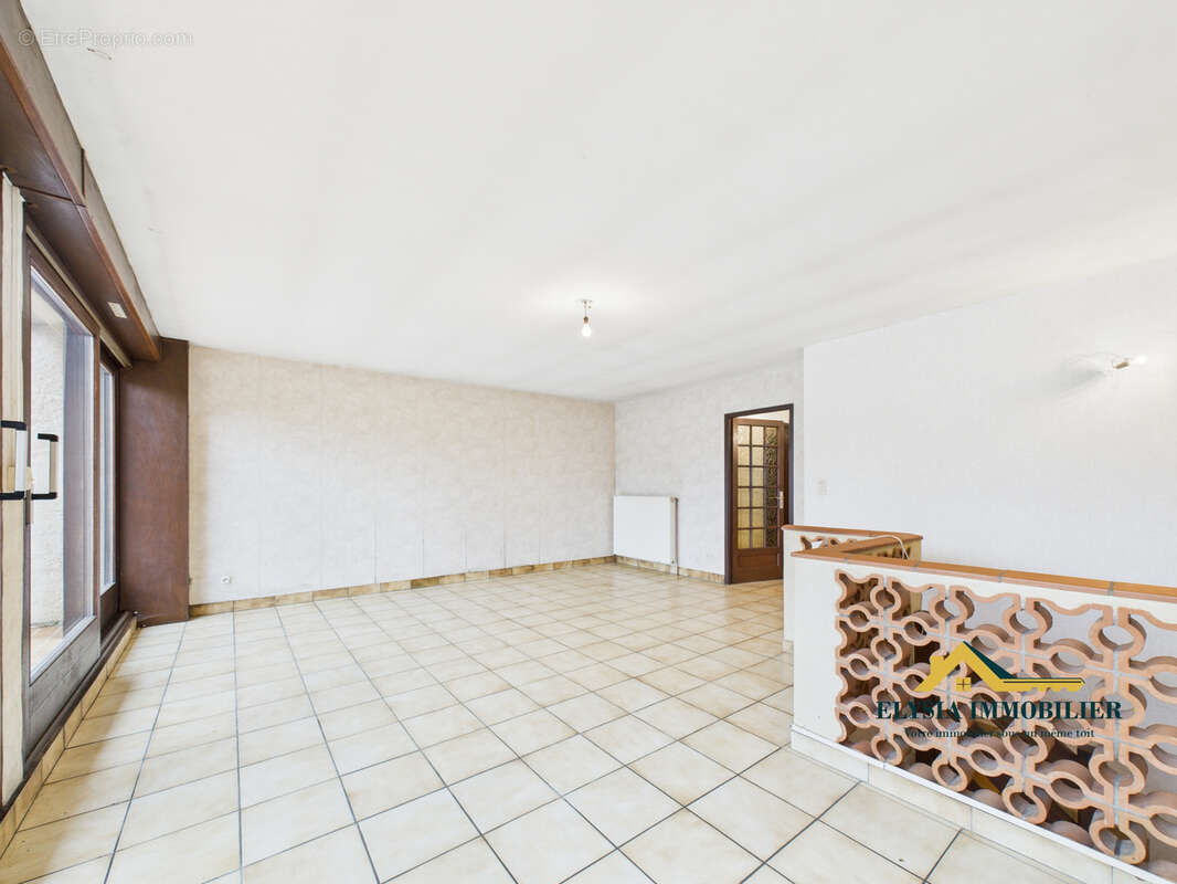 Maison à BAYONVILLE-SUR-MAD