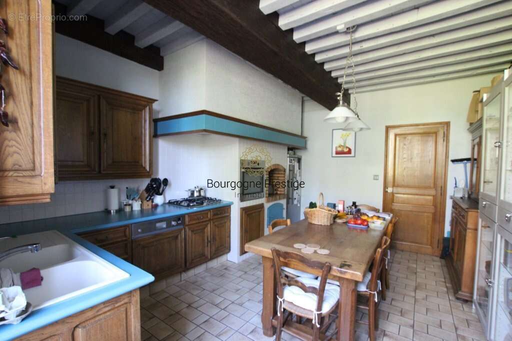 Authentique maison de famille en bourgogne de 263 m² avec 5 chambres - parc arbore de 3 041 m² et  dependances - photo 17