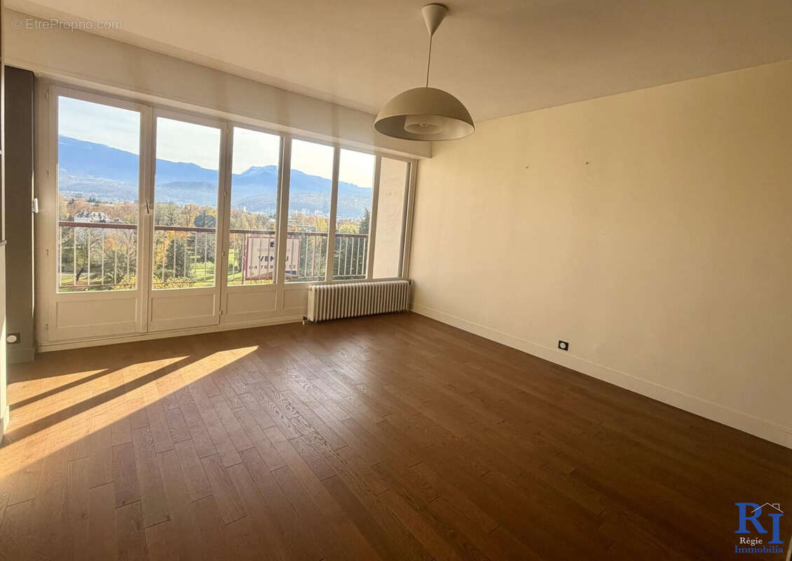 Séjour double  - Appartement à ECHIROLLES