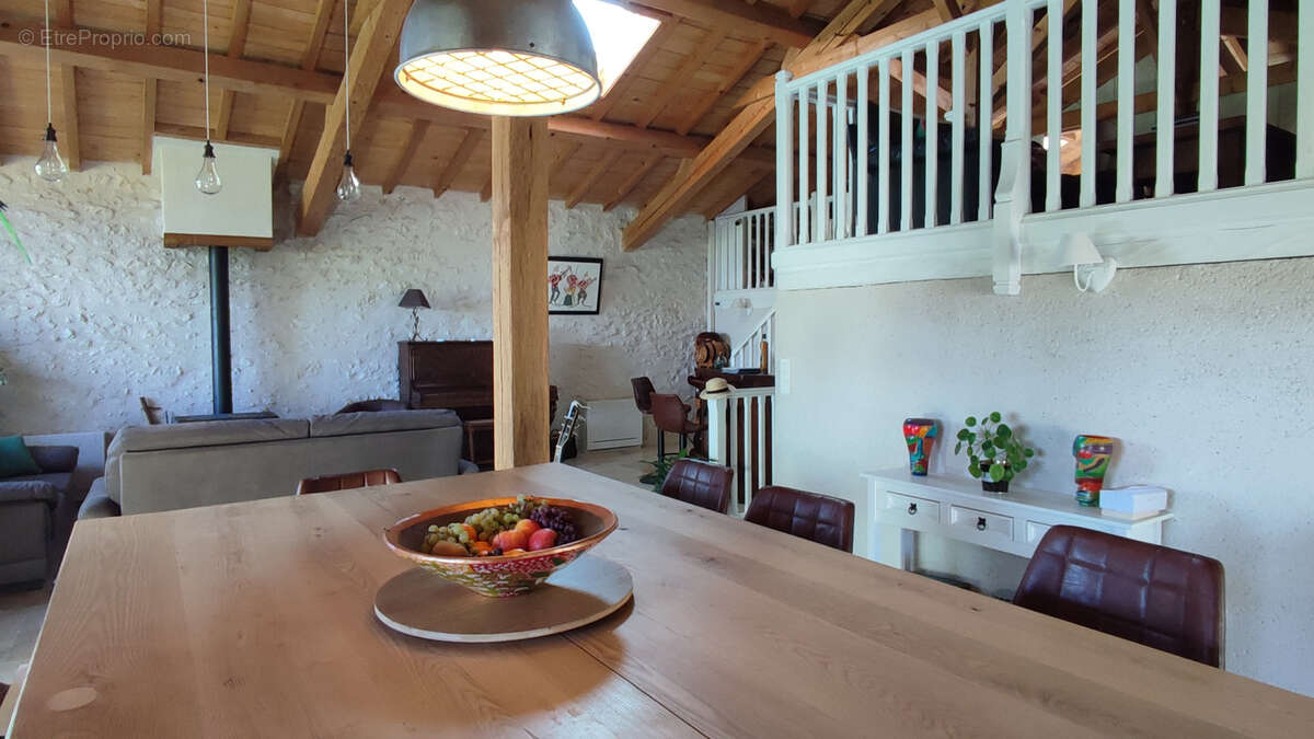 Maison à MONTAIGU-DE-QUERCY