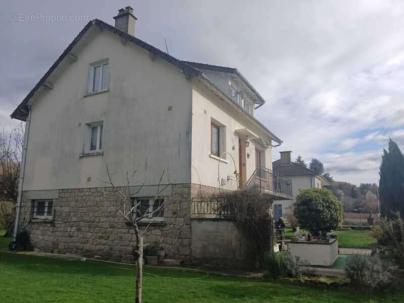 Maison à PEYRAT-LE-CHATEAU