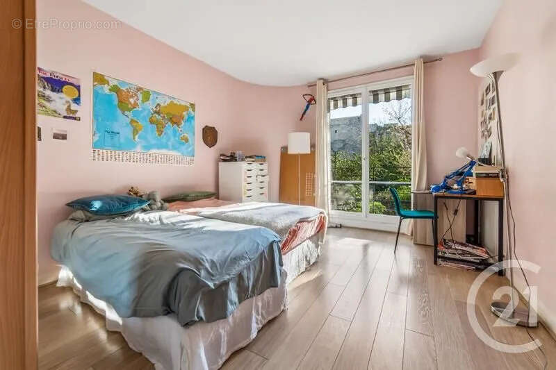 Appartement à NEUILLY-SUR-SEINE