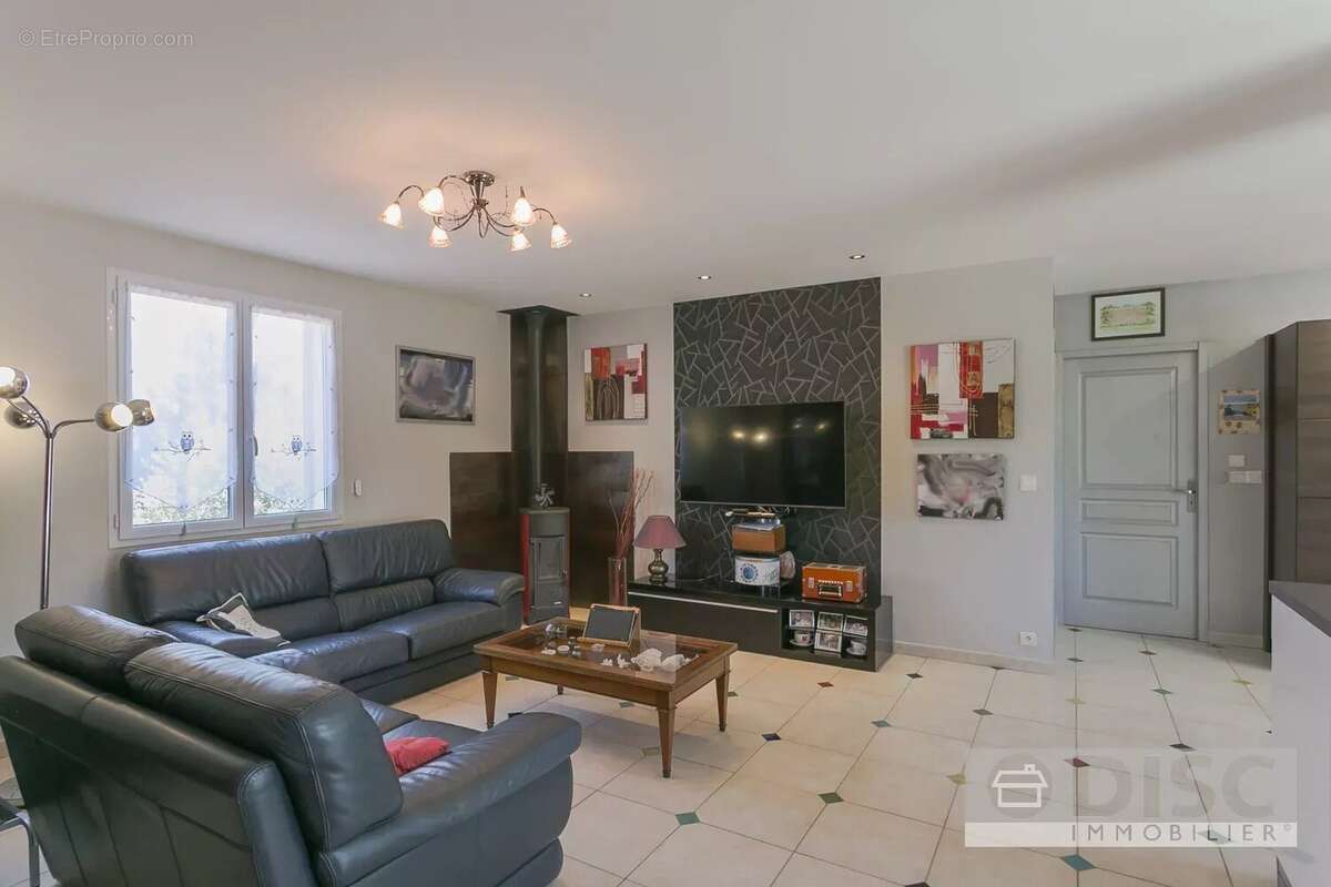 Belle maison de plain-pied avec jardin et garage sur hauteurs de Laguepie. - photo 3