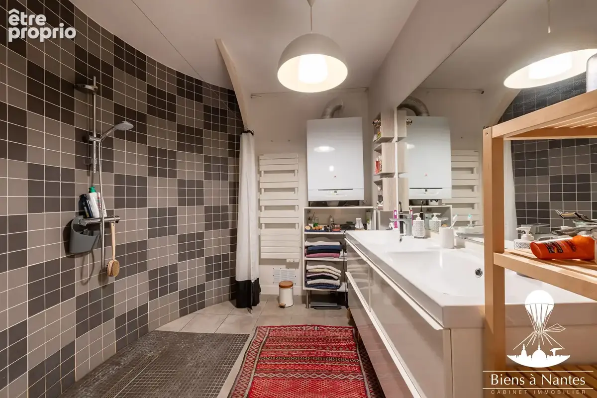 A VENDRE MAISON de VILLE 8 pièces Le Loroux Bottereau 182 m2 - photo 9
