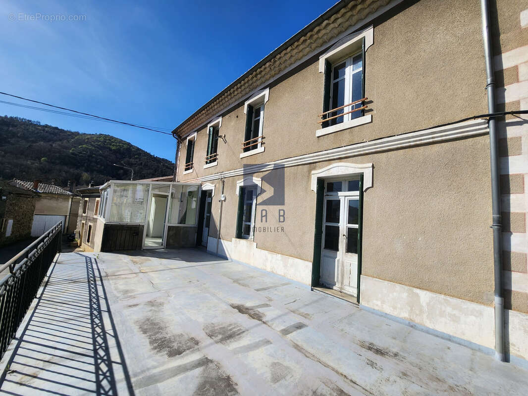 Maison à SAINT-LAURENT-DU-PAPE