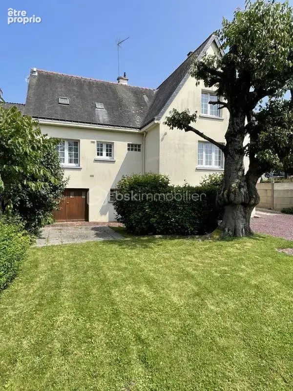 PLOËRMEL CENTRE – Maison familiale 174 m² – 5 chambres – Terrain 1 000 m² divisible et constructible - photo 4