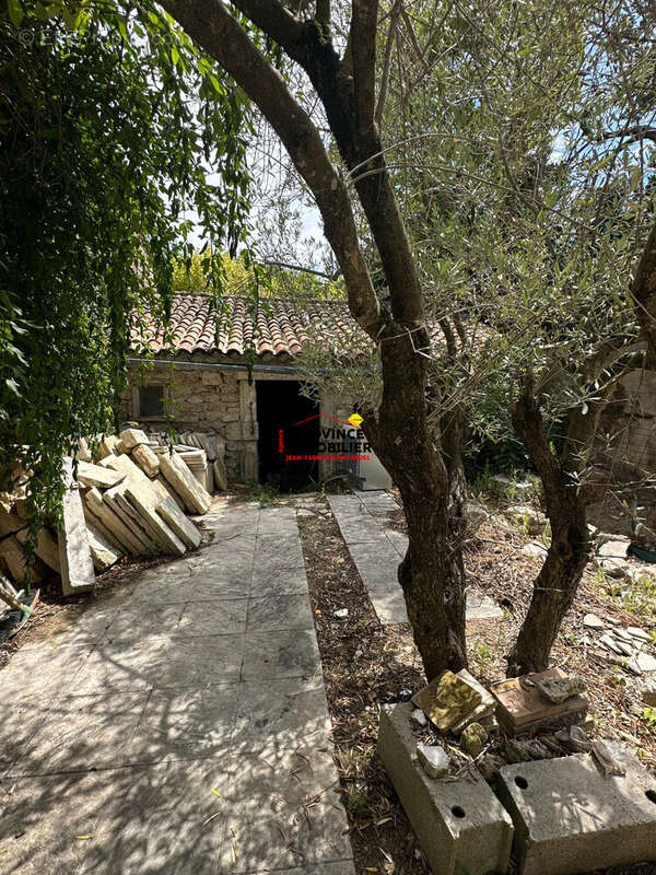 Maison 388 m² à Grignan  - photo 4