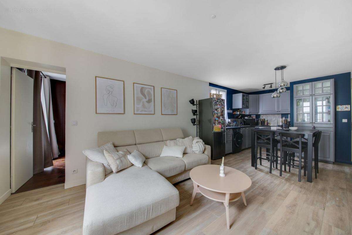 Appartement à PARIS-17E