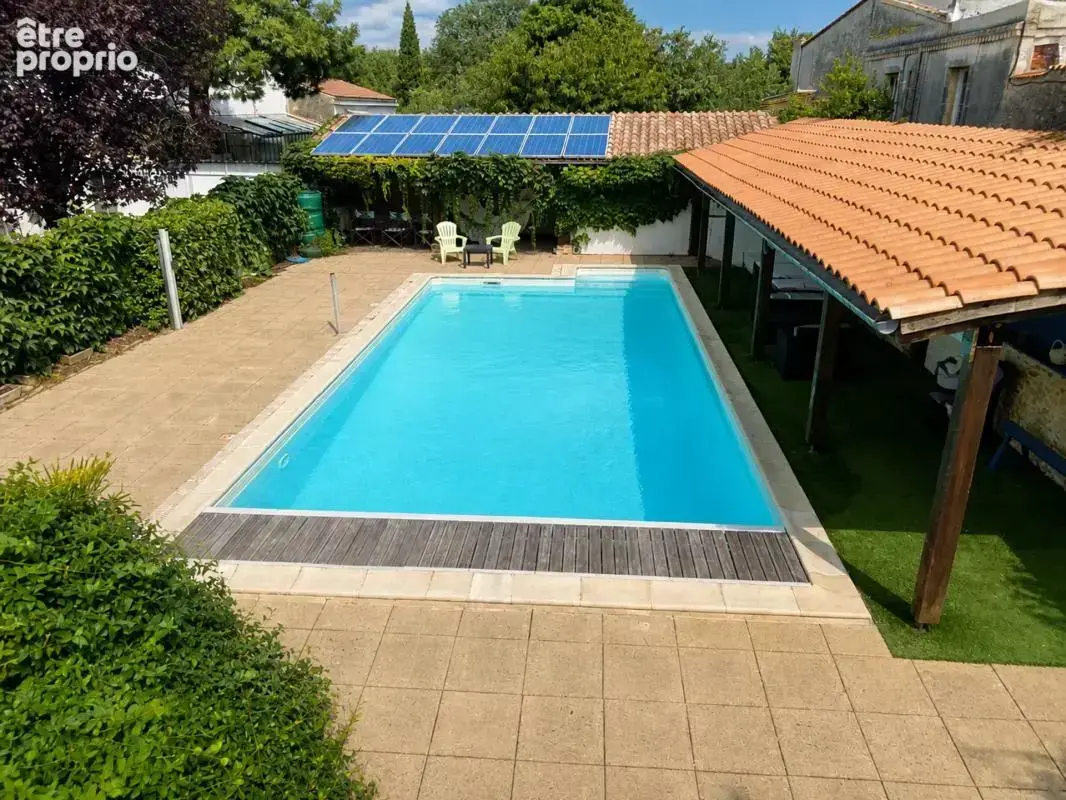 FOURAS – Maison familiale 116 m² • Piscine • Jardin 460 m² • Centre-ville à pied - photo 11