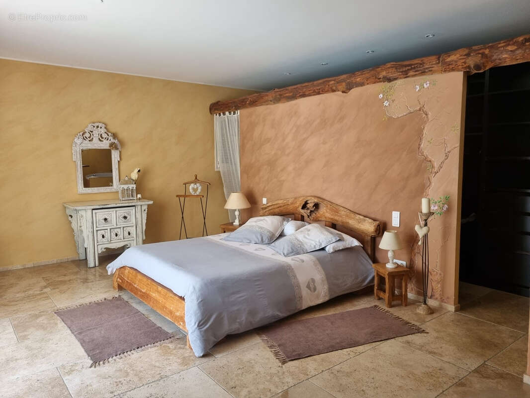 Maison à LE CASTELLET