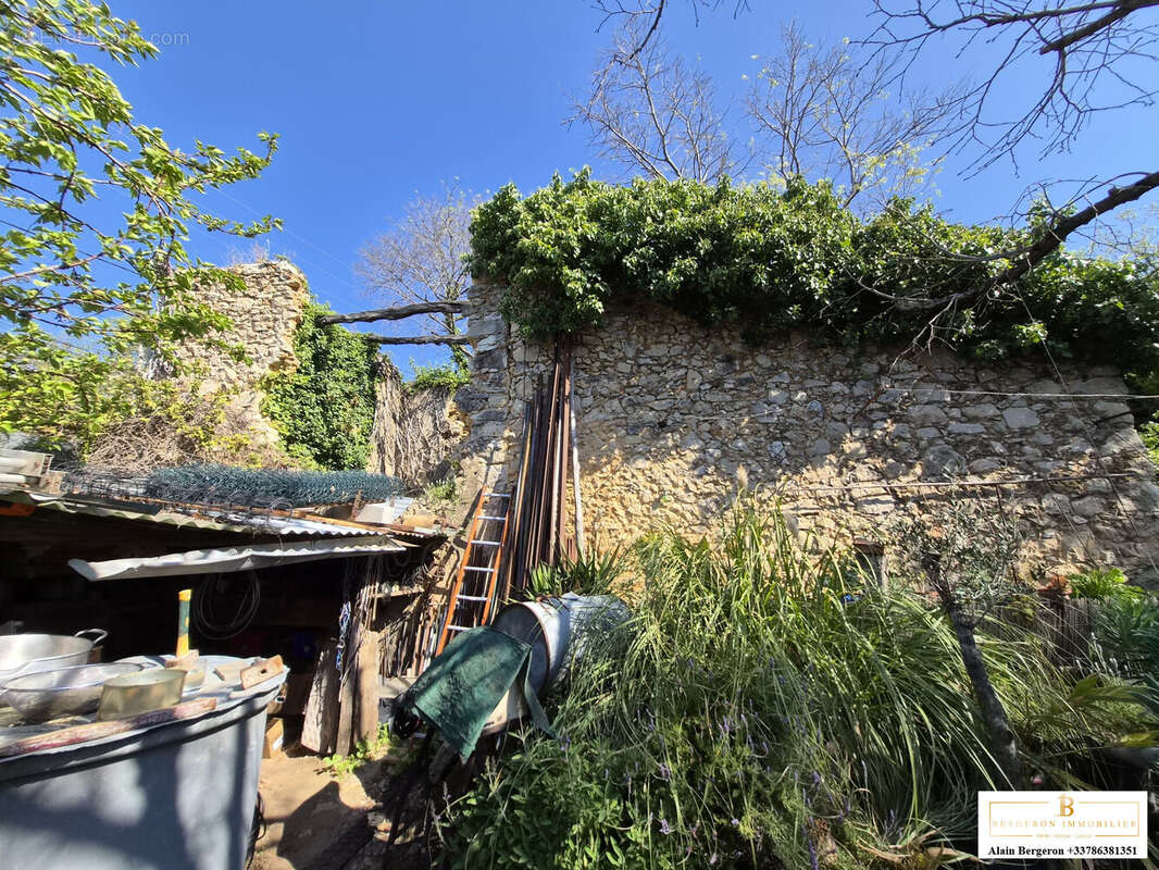 Terrain à SAINT-CEZAIRE-SUR-SIAGNE