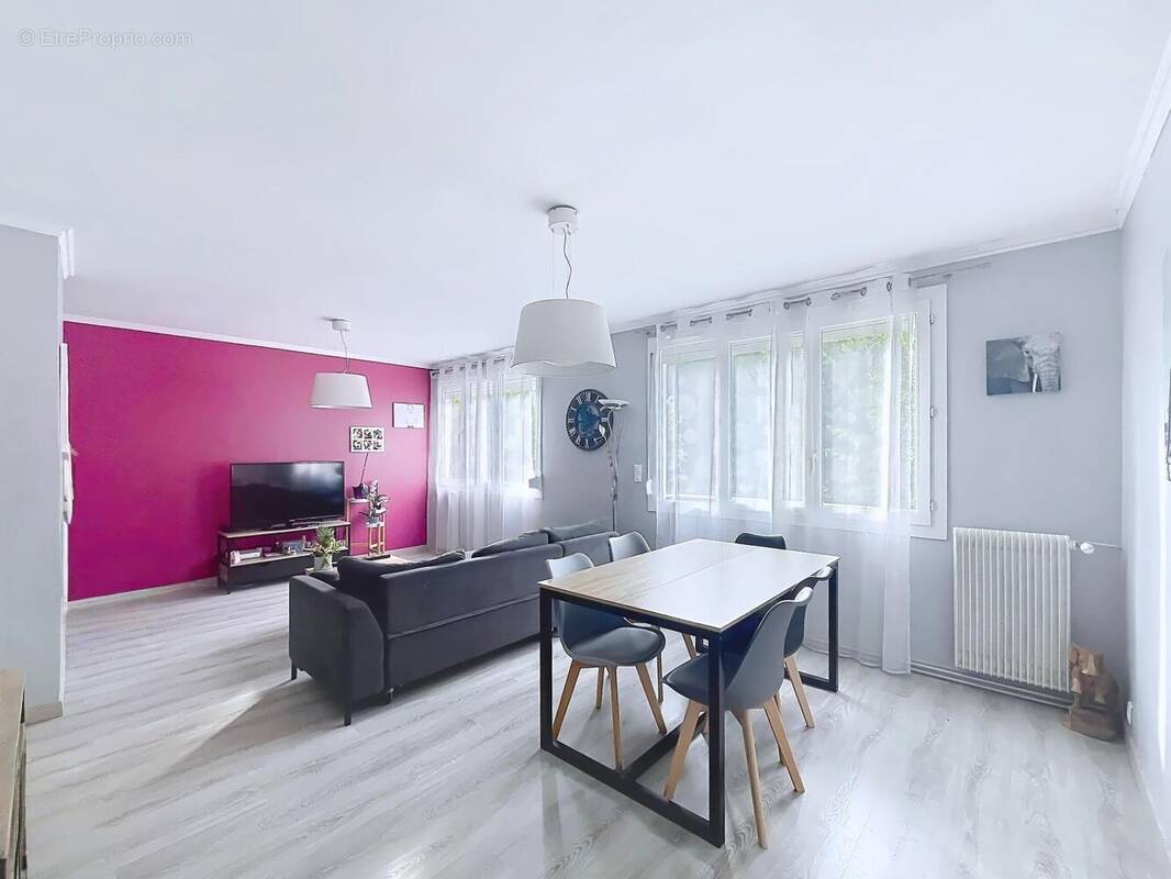 Photo 1 - Appartement à HOUILLES