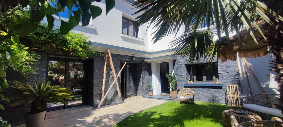 Maison à VAULX-EN-VELIN