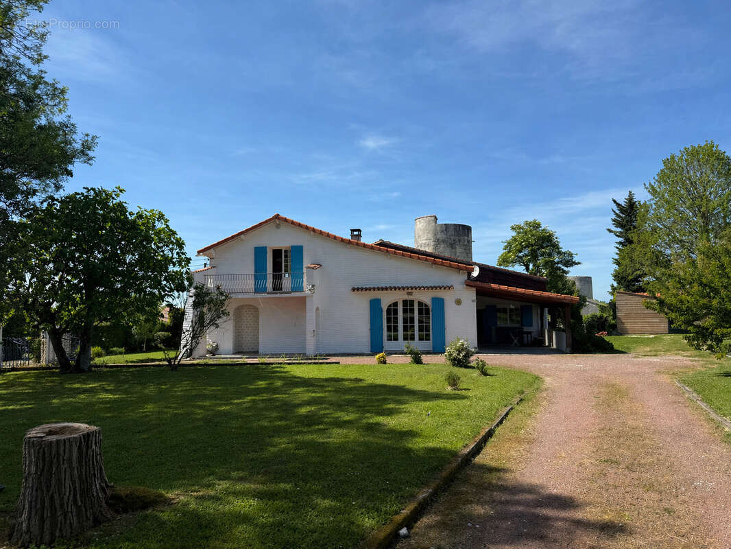 Maison à MORTAGNE-SUR-GIRONDE