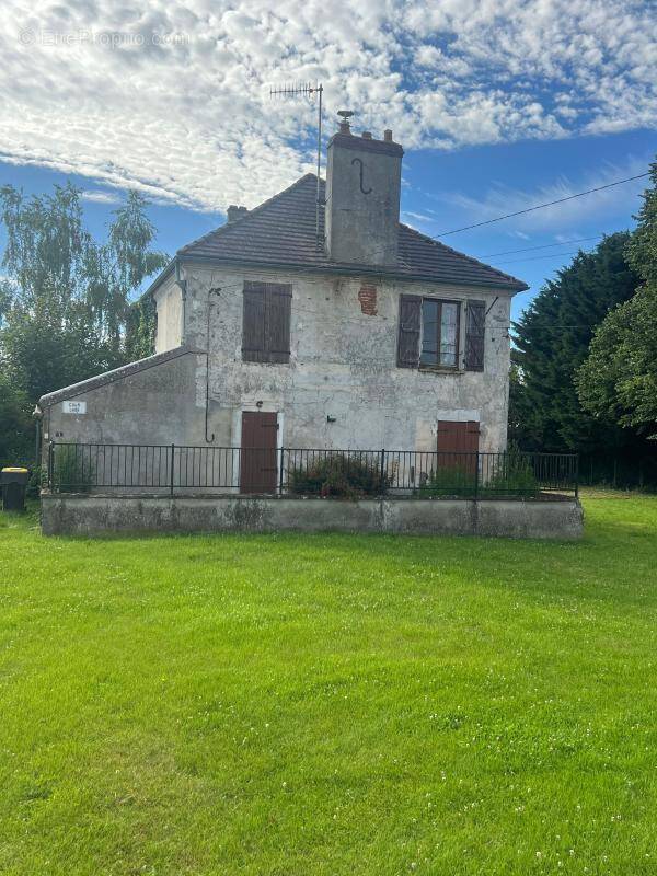 Maison à ETAVIGNY
