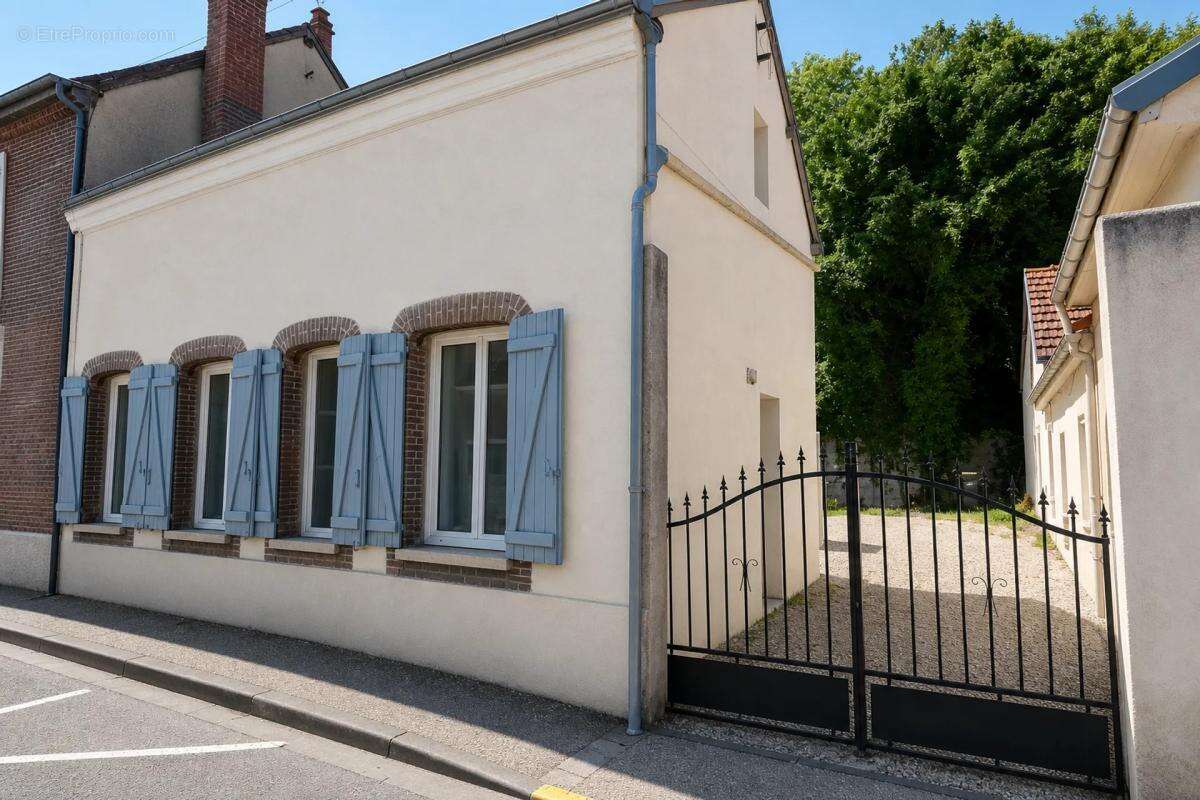 Maison à IVRY-LA-BATAILLE