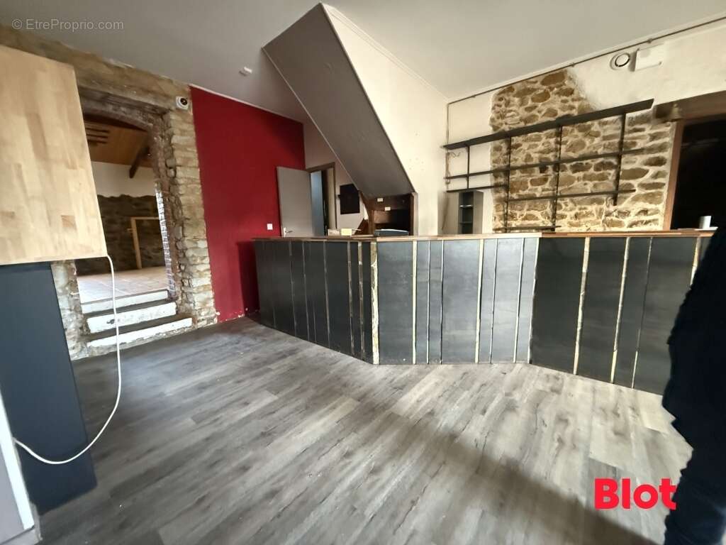Appartement à MONTREUIL-SUR-ILLE