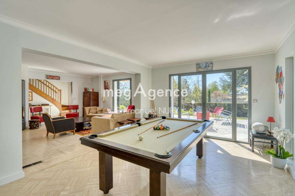 Maison spacieuse de 230 m² avec 5 chambres & piscine - photo 4