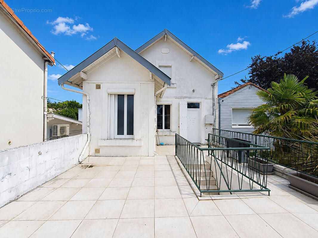 Maison à SAINTES
