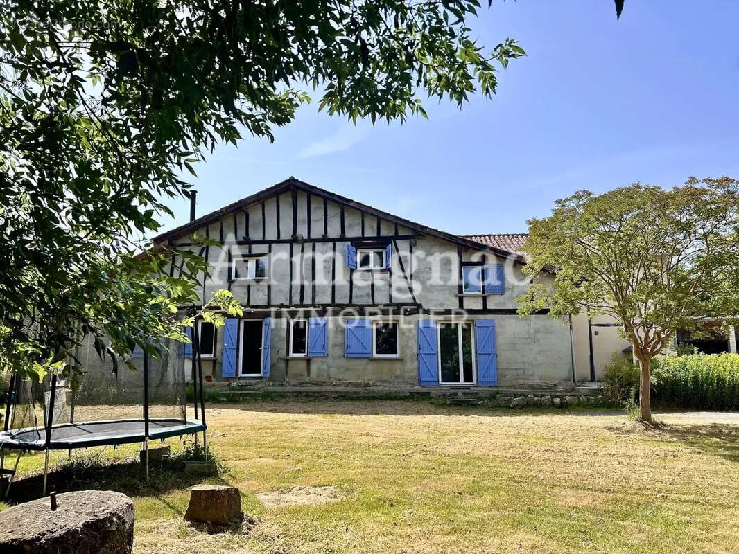 Maison à VIC-FEZENSAC