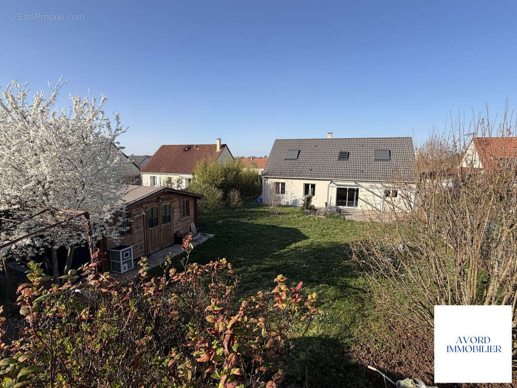Maison 133 m² à Avord  - photo 3