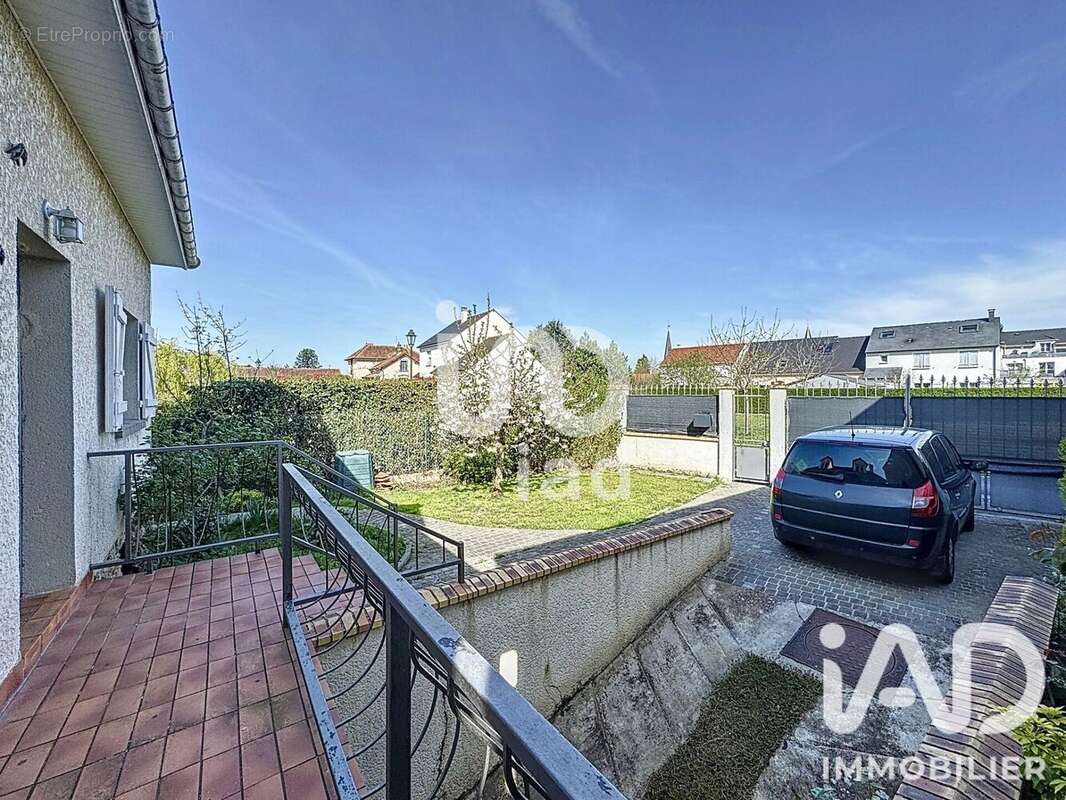 Maison 117 m² à Grisy-Suisnes  - photo 2