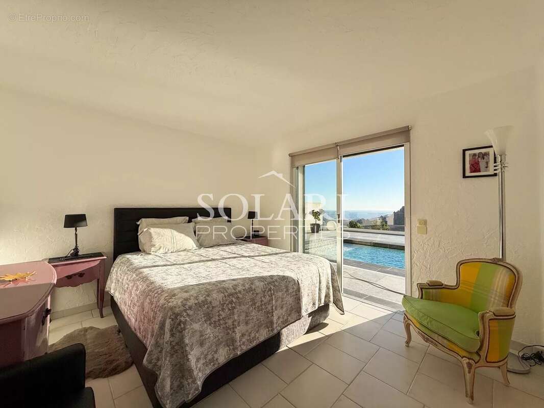 Maison à MANDELIEU-LA-NAPOULE