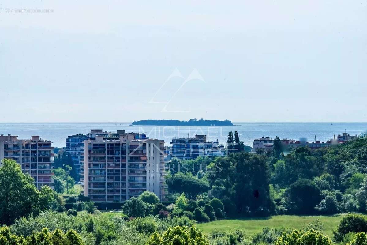 Maison à MANDELIEU-LA-NAPOULE