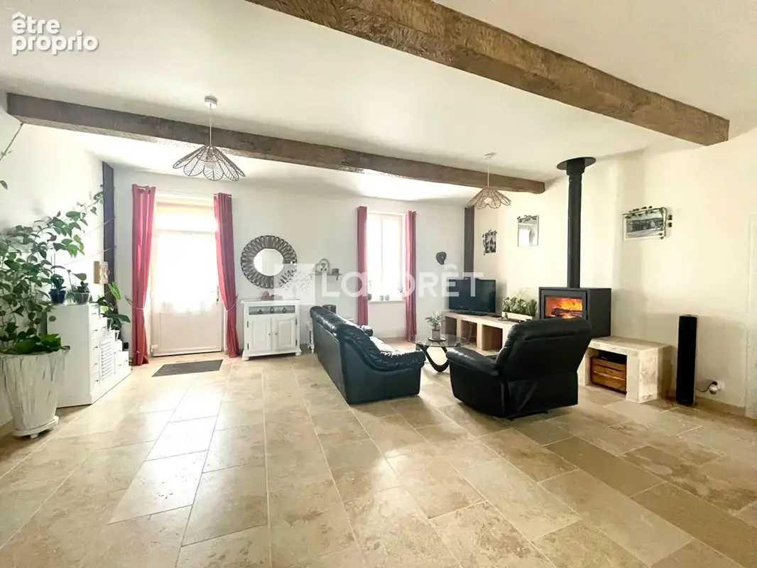 Maison de village entièrement rénovée avec jardin arboré, garages et dépendances à Escatalens - photo 1